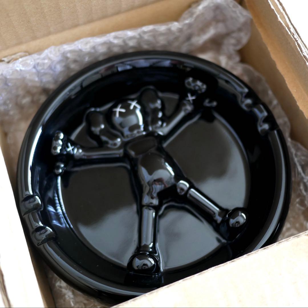 KAWS ×Original Fake ×gallery1950 Ashtray