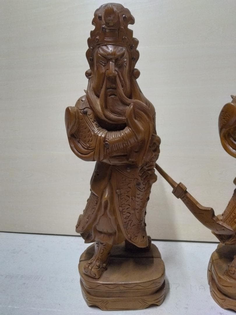 三国志    関羽像 　天然木彫り 置物 　2体