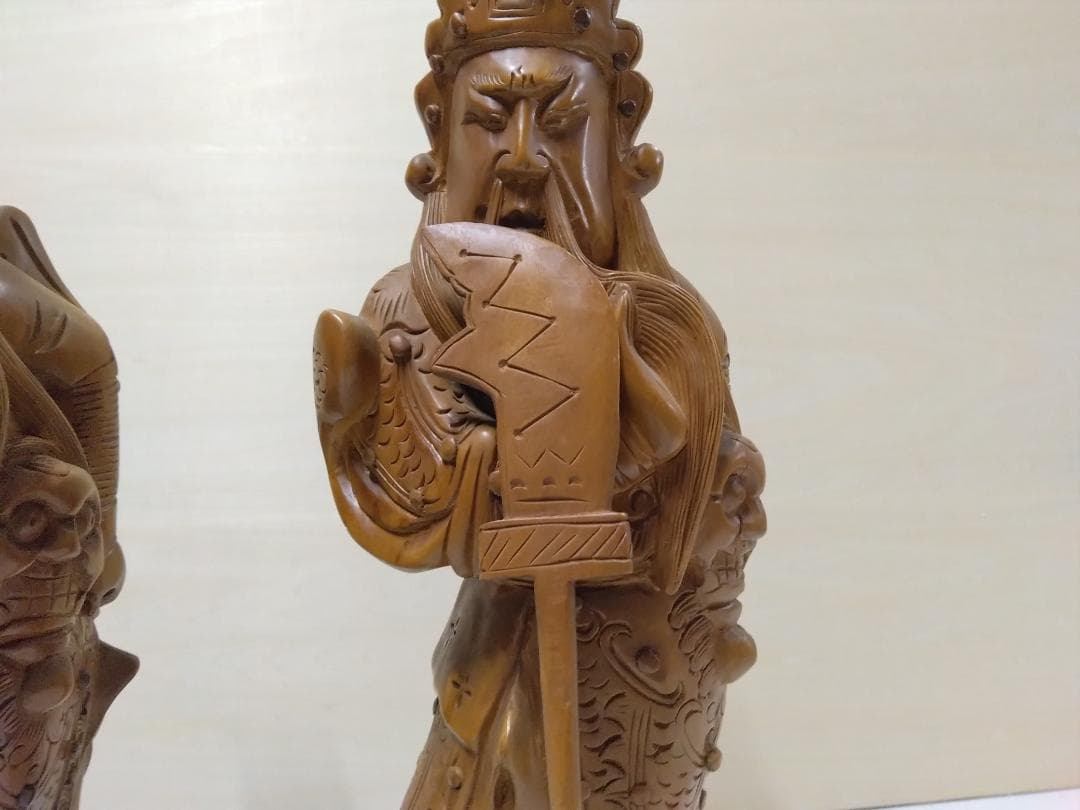 三国志    関羽像 　天然木彫り 置物 　2体