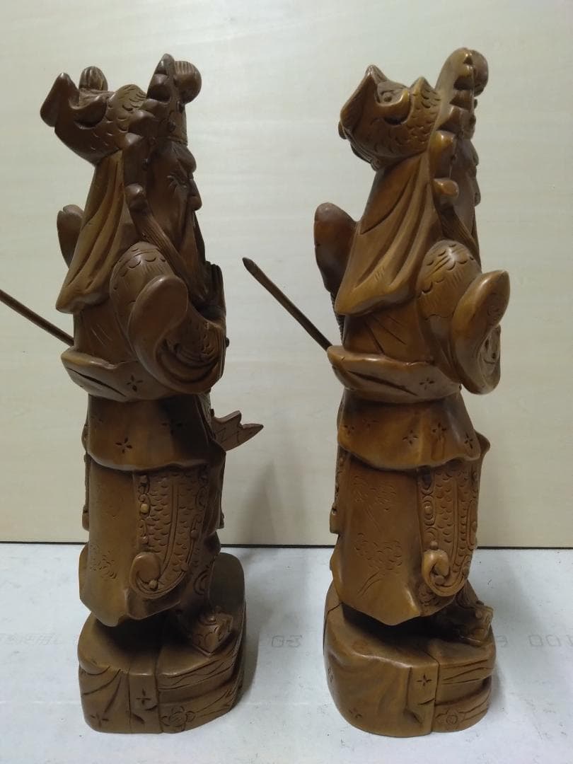三国志    関羽像 　天然木彫り 置物 　2体