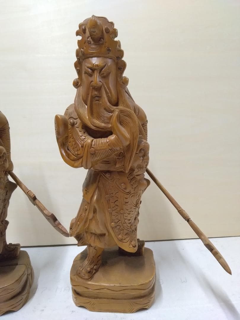 三国志    関羽像 　天然木彫り 置物 　2体