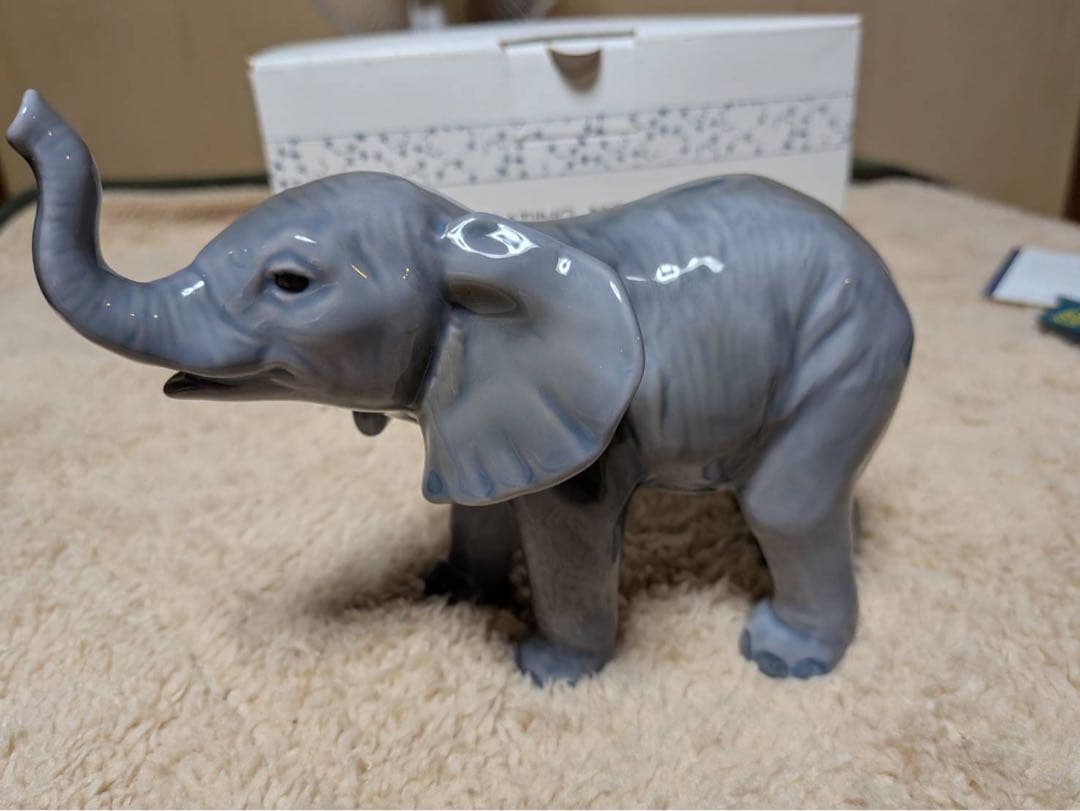ロイヤルコペーハーゲン　フィギリン 陶器製 グレーの象の置物 箱付き