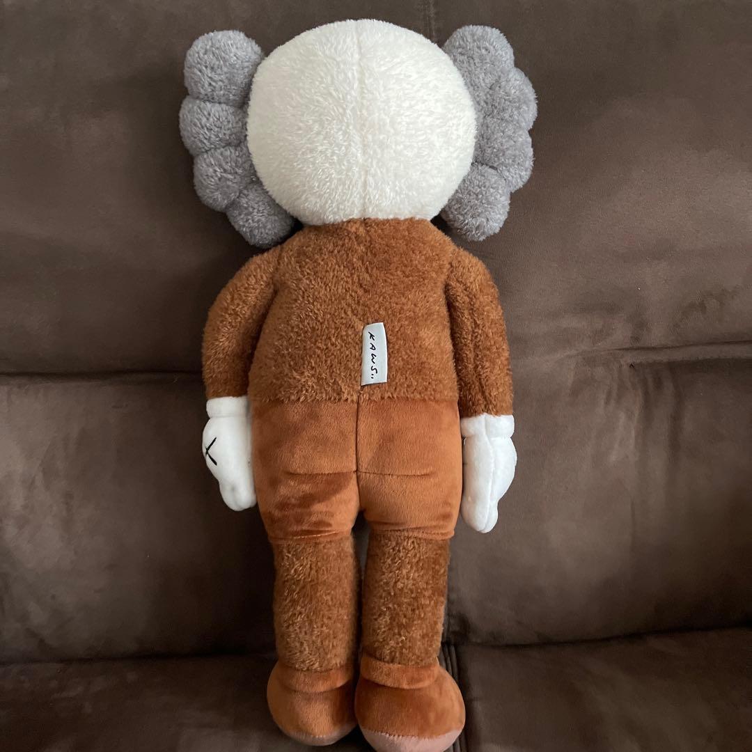 KAWSカウズ ぬいぐるみ holiday ホリデー - メルカリ