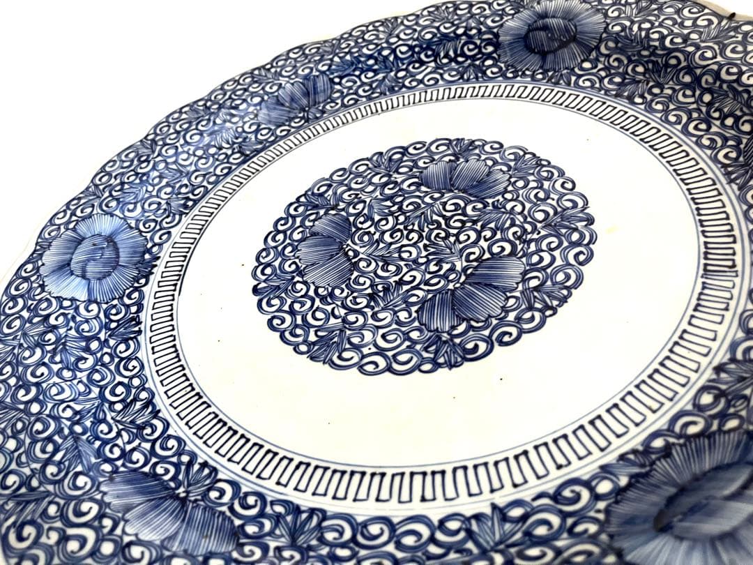 古伊万里 線描輪花形 大皿 木製の台付き