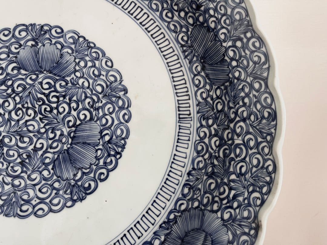 古伊万里 線描輪花形 大皿 木製の台付き