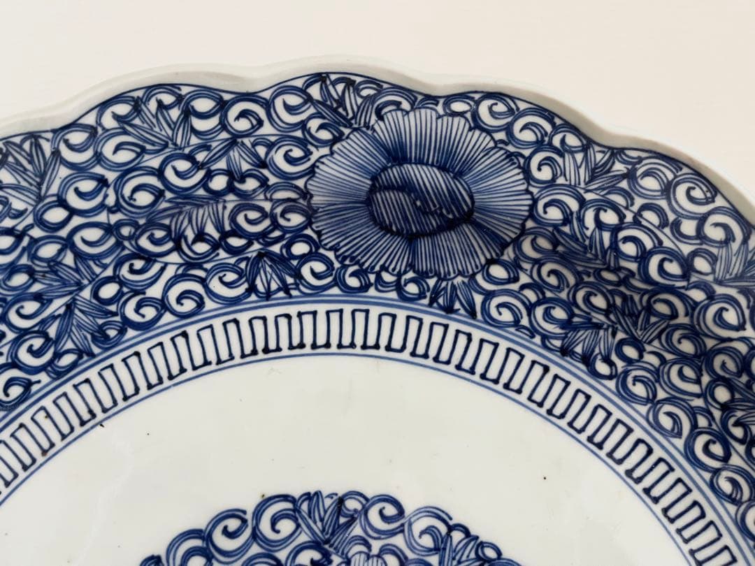 古伊万里 線描輪花形 大皿 木製の台付き