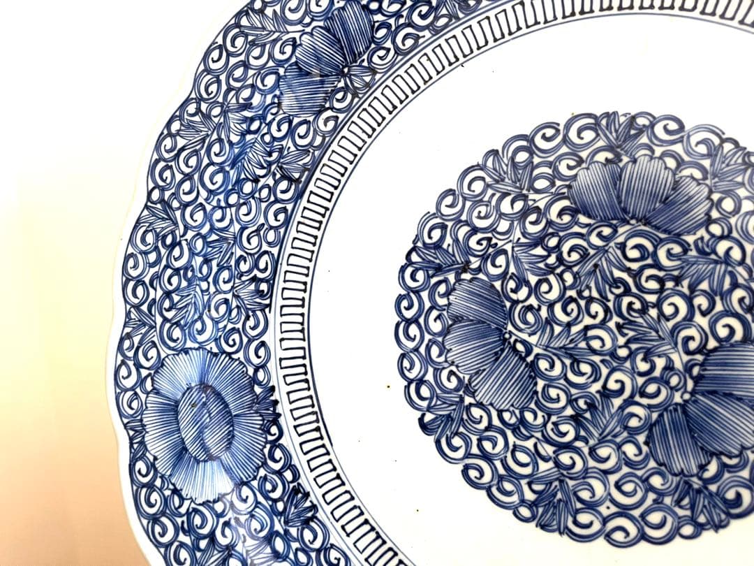 古伊万里 線描輪花形 大皿 木製の台付き