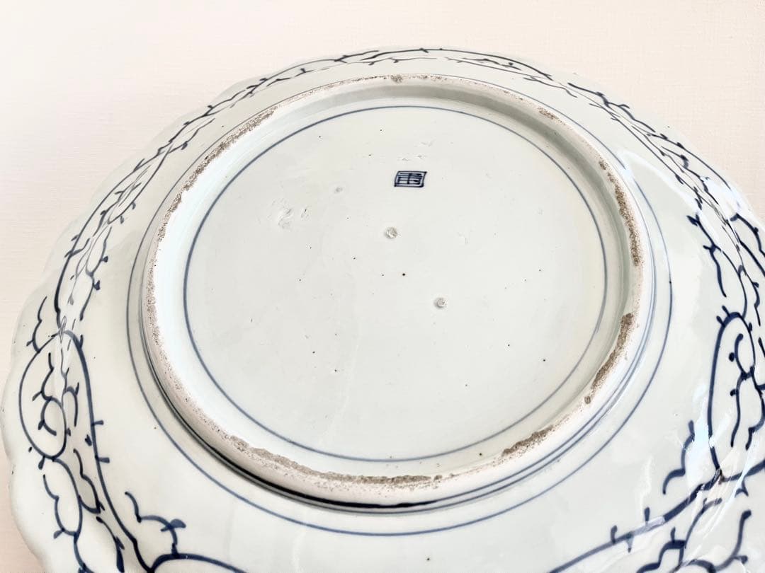 古伊万里 線描輪花形 大皿 木製の台付き