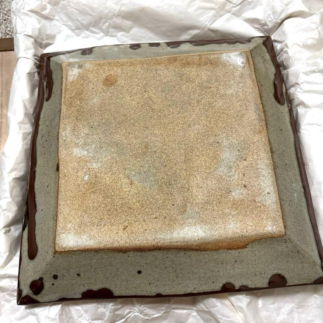 共箱・陶歴付】益子焼 秋山一夫 柿釉抜文角皿 民藝 伝統工芸 - メルカリ