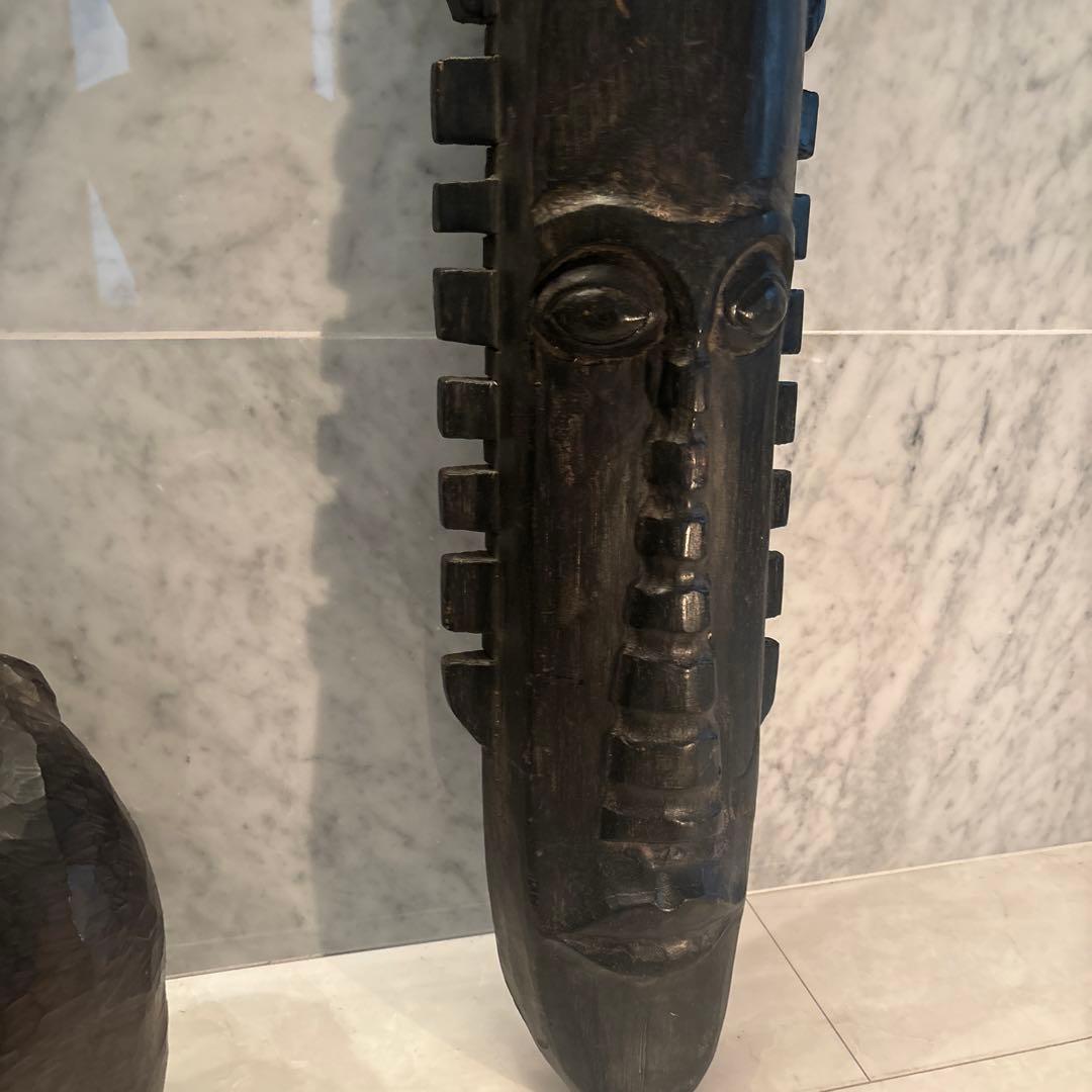 西アフリカ　大きな瞳や唇、装飾が施された鼻が芸術的で圧倒的な存在感の木彫り仮面