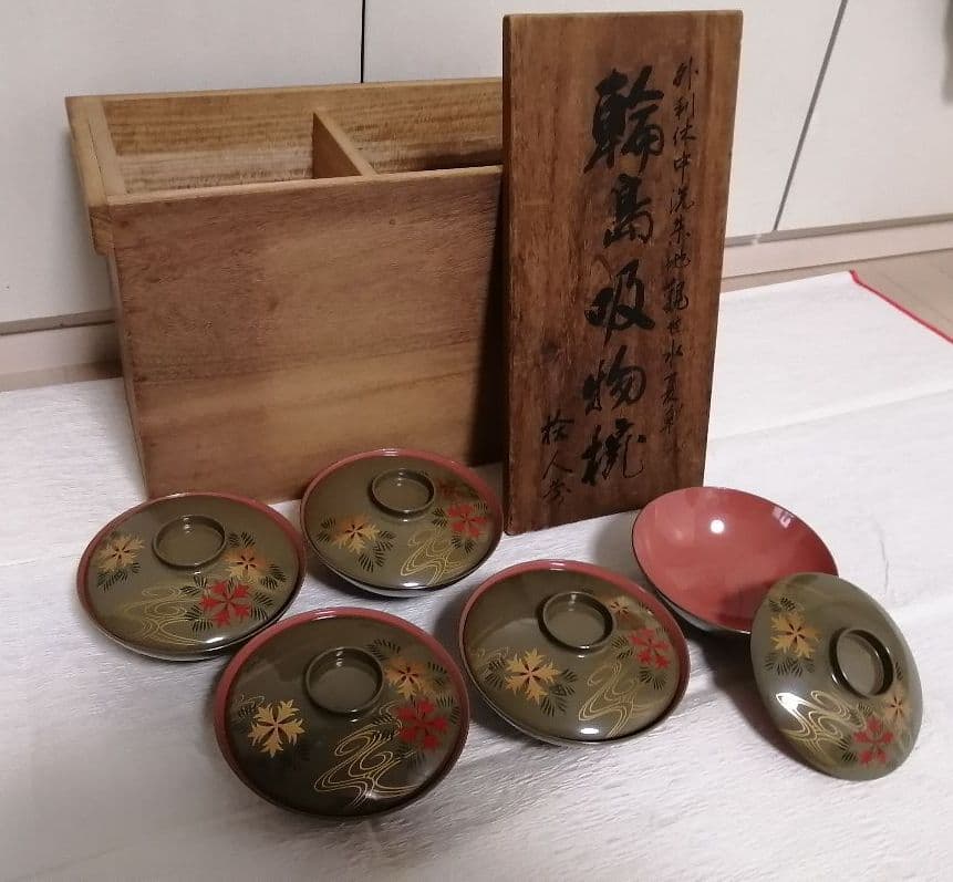 作家物　輪島　吸物椀　草花　観世水　五客　金蒔絵　木箱　茶道　懐石 輪島塗椀 草花金蒔絵 黒塗御吸物椀 五客 木製漆器 漆芸懐石会席｜Yahoo
