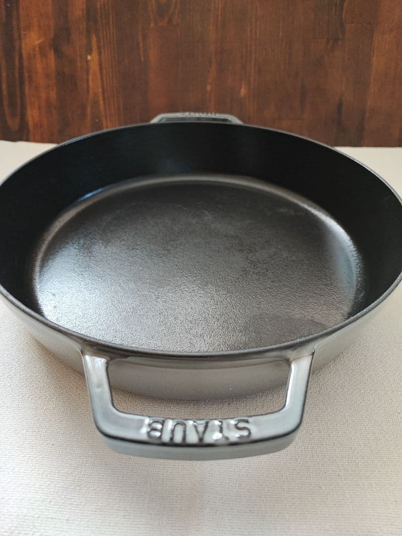 staub 両手フライパン / グレー 26