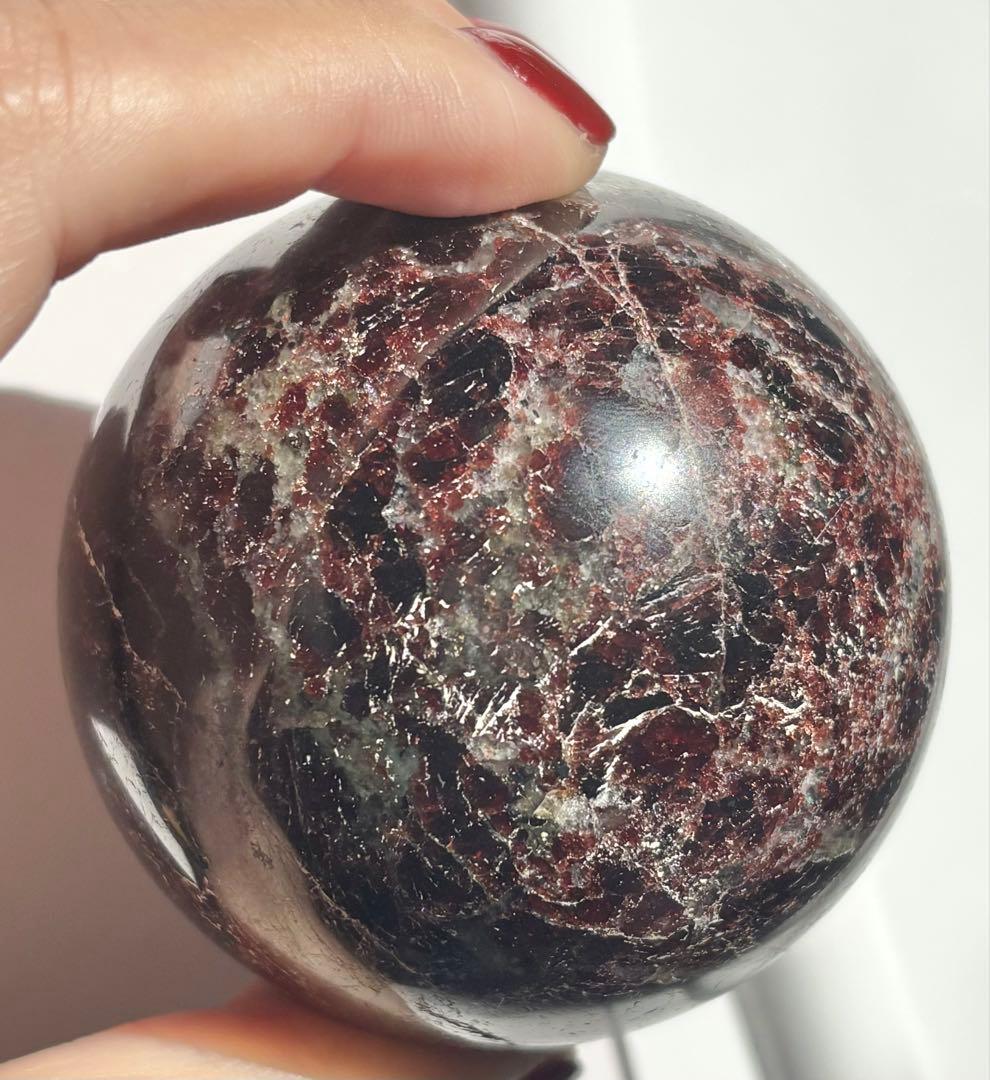 《希少深紅・希少結晶》上質ガーネットスフィア φ6.5 レア個体・多結晶の重厚美