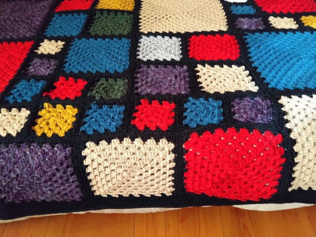手編みグラニースクエア　カラフルベッドカバー新品