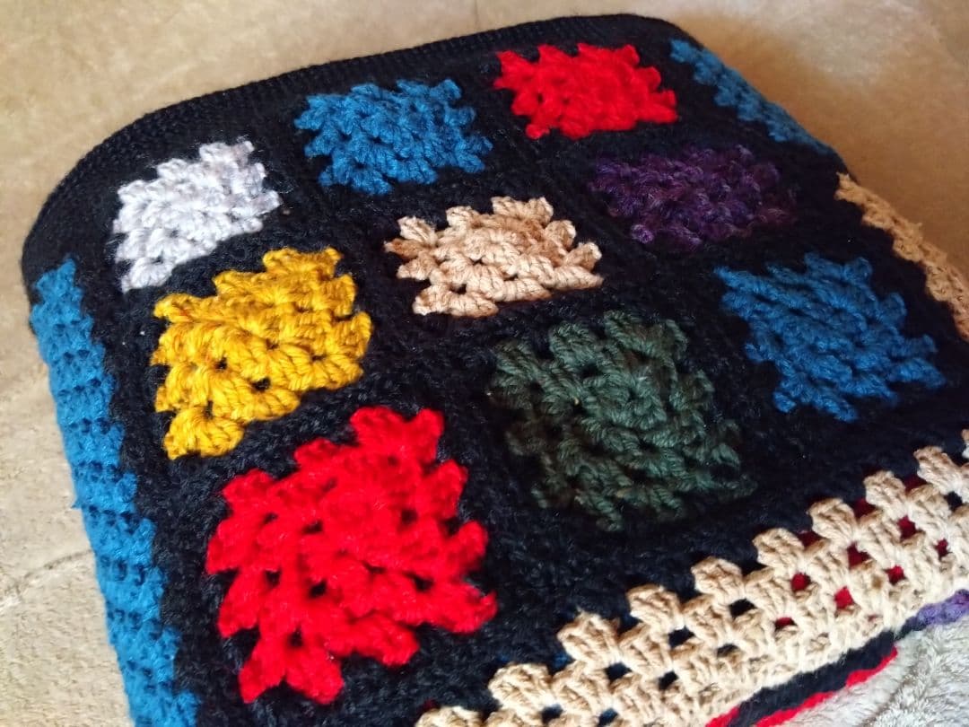 手編みグラニースクエア　カラフルベッドカバー新品