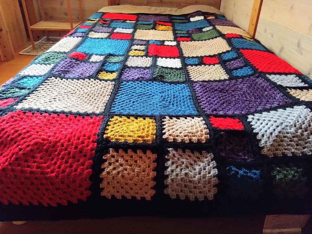 手編みグラニースクエア　カラフルベッドカバー新品