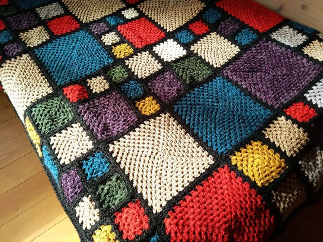 手編みグラニースクエア　カラフルベッドカバー新品