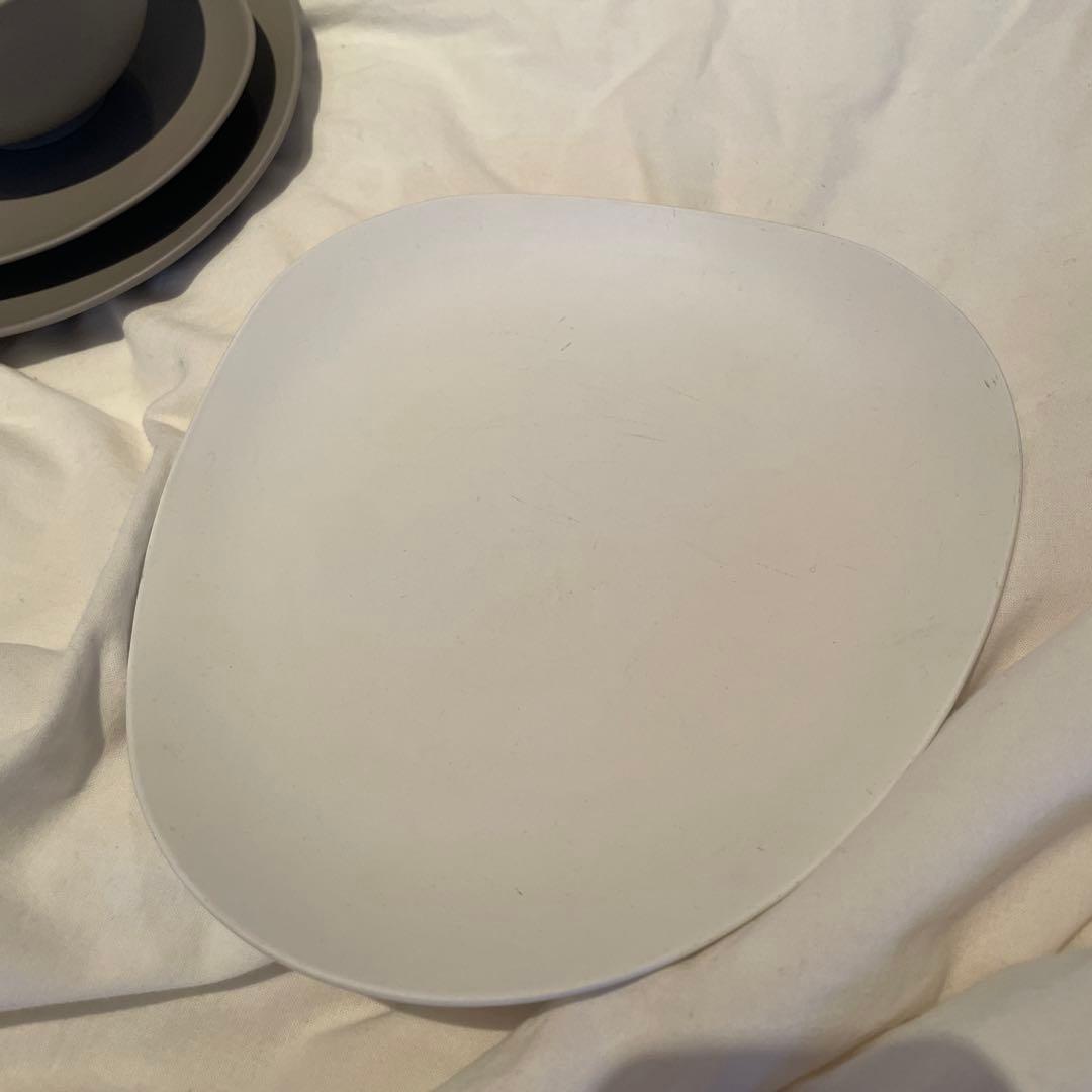 SHIONARI yumiko iihoshi グレーとホワイトの食器セット