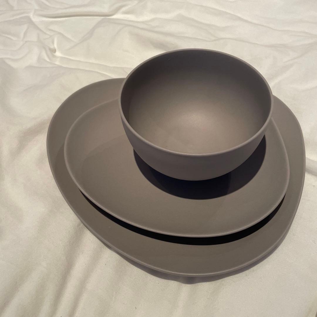 SHIONARI yumiko iihoshi グレーとホワイトの食器セット