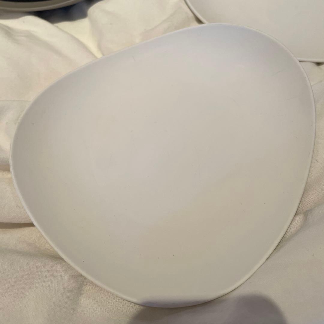 SHIONARI yumiko iihoshi グレーとホワイトの食器セット