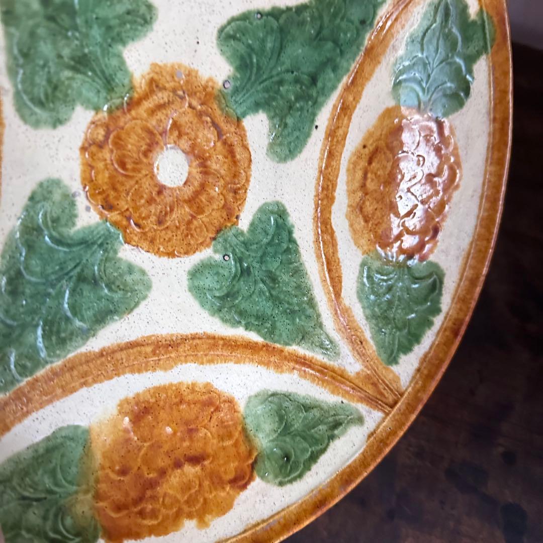 希少 遼三彩 刻花 花卉紋盤 大皿 飾り皿 中国 古美術 古玩 骨董 唐三彩