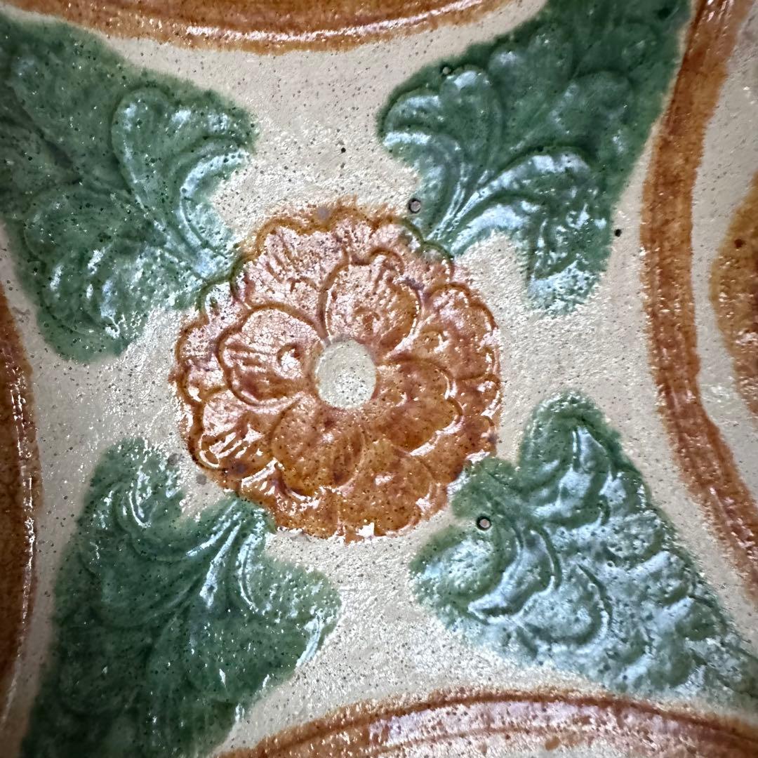 希少 遼三彩 刻花 花卉紋盤 大皿 飾り皿 中国 古美術 古玩 骨董 唐三彩