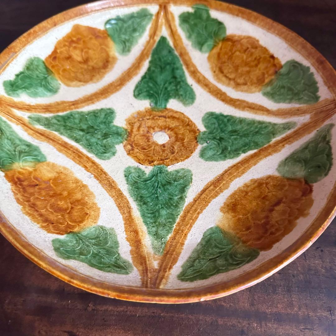 希少 遼三彩 刻花 花卉紋盤 大皿 飾り皿 中国 古美術 古玩 骨董 唐三彩