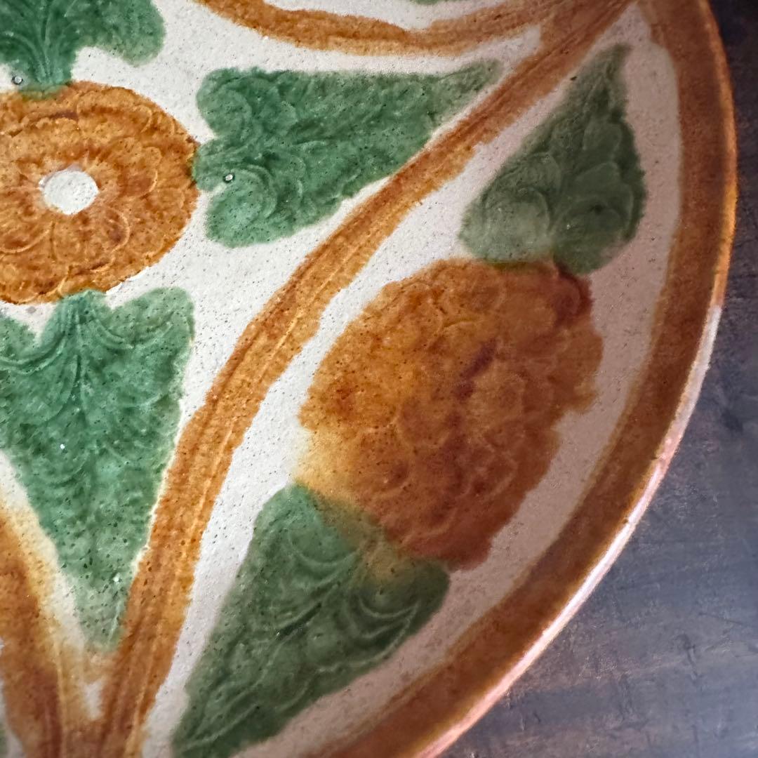 希少 遼三彩 刻花 花卉紋盤 大皿 飾り皿 中国 古美術 古玩 骨董 唐三彩