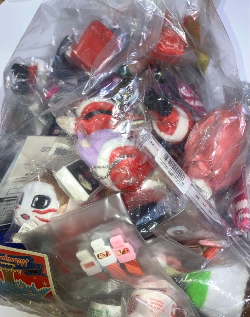 ゴールデンボンバー グッズたくさん大量セット バッジ アクスタ タオルなど