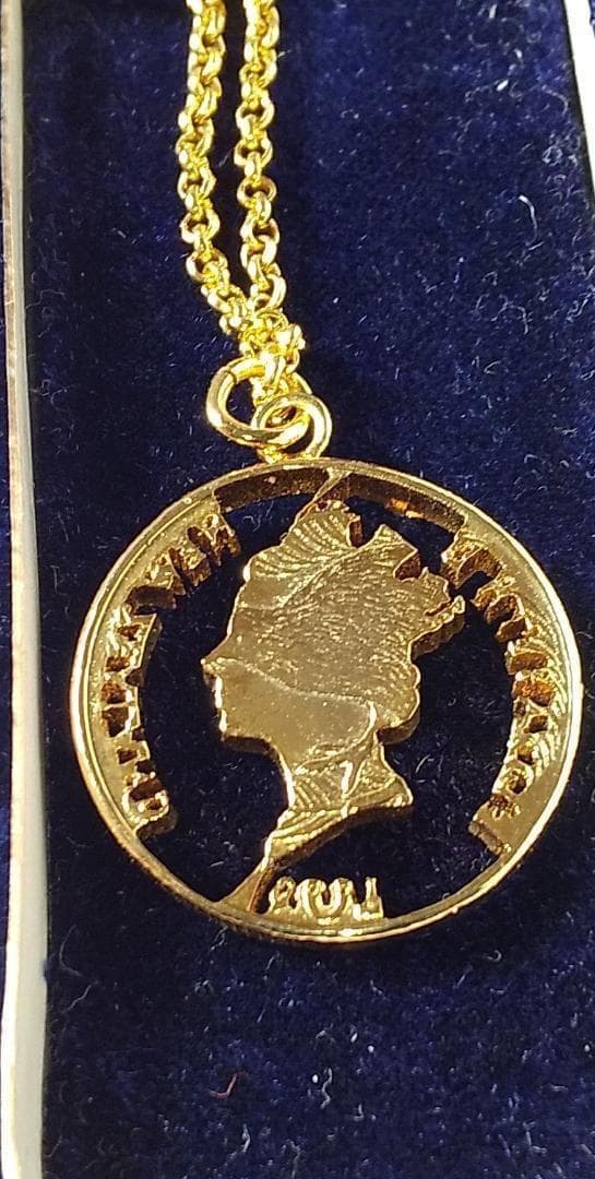 エリザベス2世 カットアウト ペンダント ニュージーランド 金鍍金仕上 新品