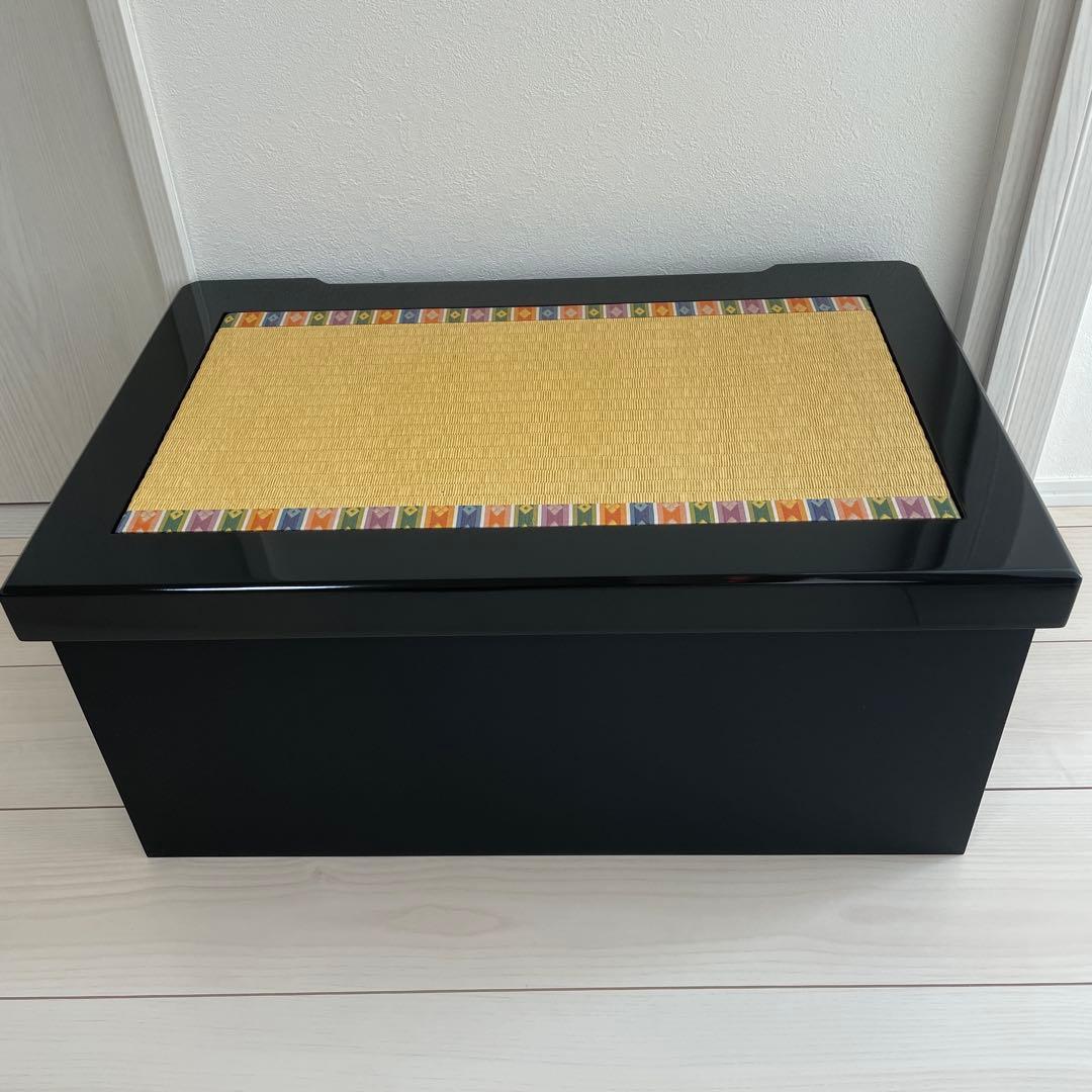 雛人形　親王飾り　収納箱　黒色木製　雛人形飾り台のみ　金色装飾