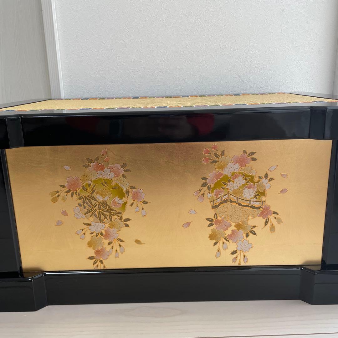 雛人形　親王飾り　収納箱　黒色木製　雛人形飾り台のみ　金色装飾