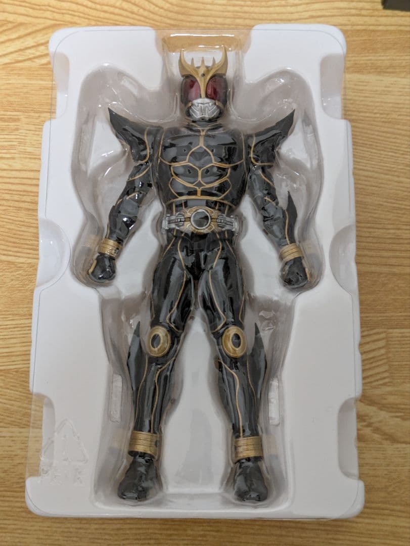 S.H.Figuarts 真骨彫製法　仮面ライダークウガ　アルティメットフォーム