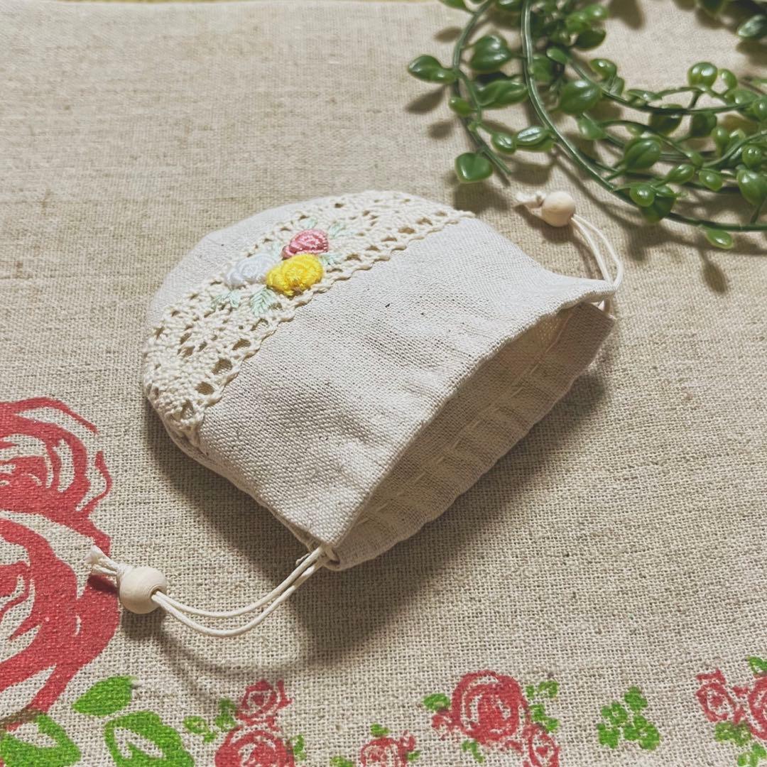 No.2306-65 手のひら巾着サシェ 香り袋 綿麻 ローズ刺繍 黄白ピンク
