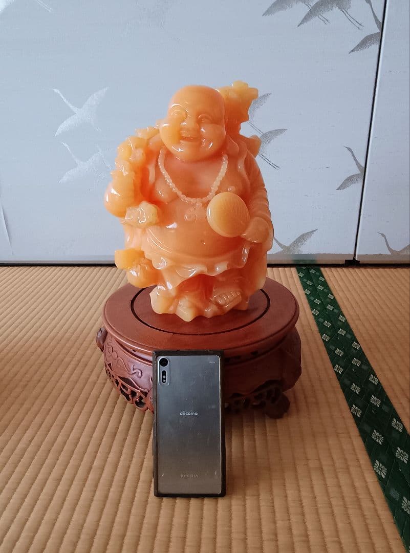 琥珀色の布袋様 彫刻 木製台座付き