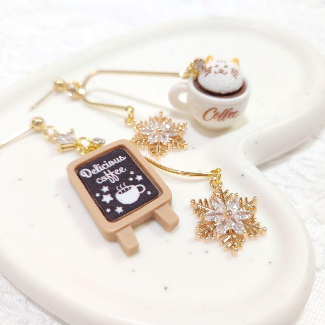 ジルコニア雪の結晶と猫ホイップクリーム 冬のカフェ コーヒー シャンデリアピアス
