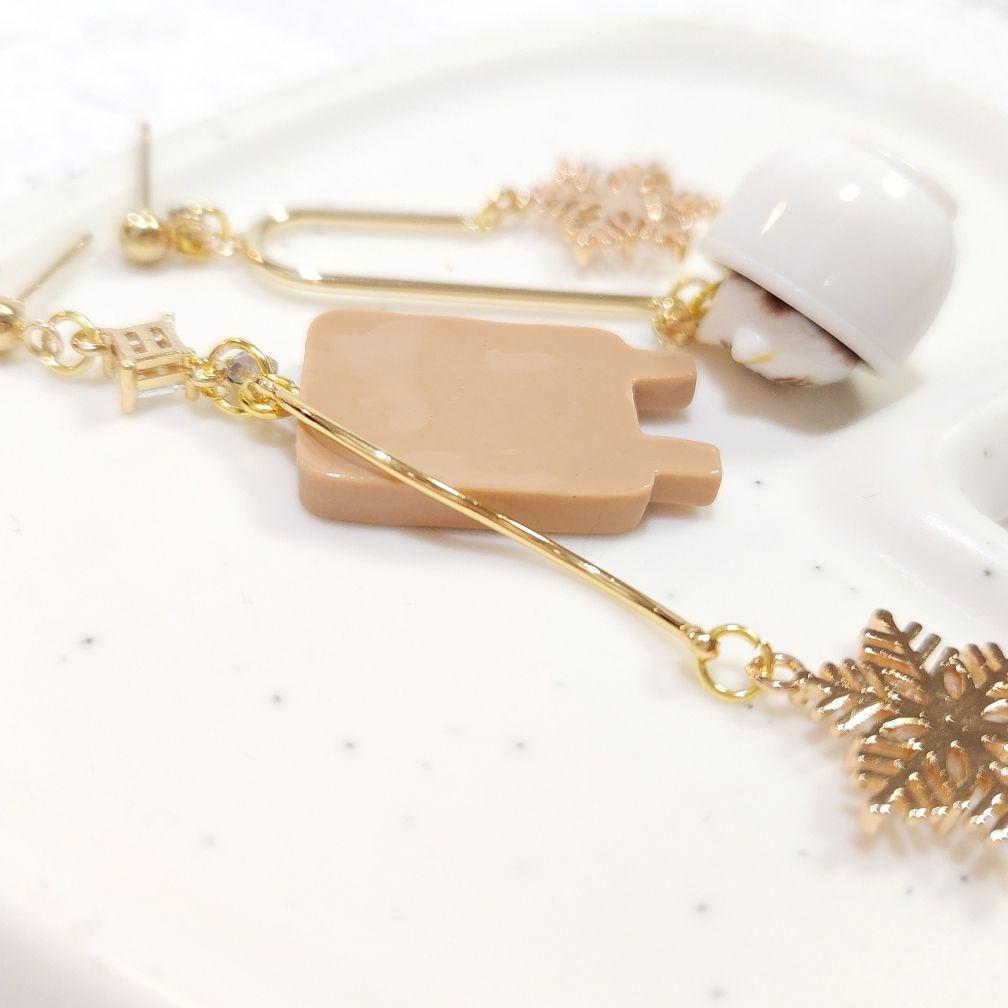 ジルコニア雪の結晶と猫ホイップクリーム 冬のカフェ コーヒー シャンデリアピアス