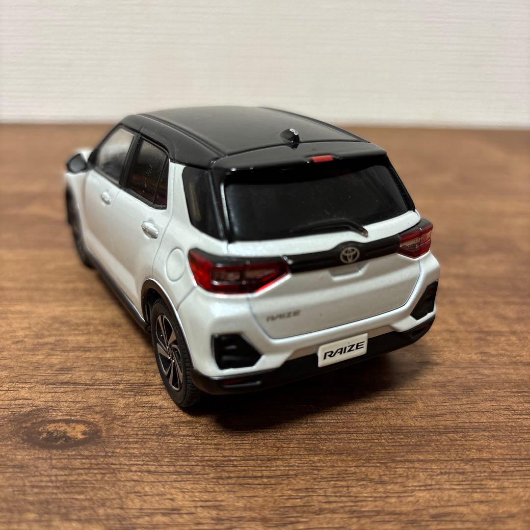 ディーラー非売品】トヨタ ライズ カラーサンプル 1/30ホワイト