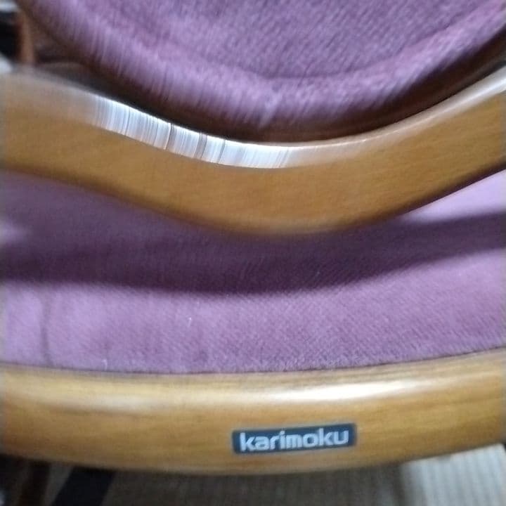 カリモク製✨クラシックな木製椅子✨スモーキィ・ピンク色 - メルカリ