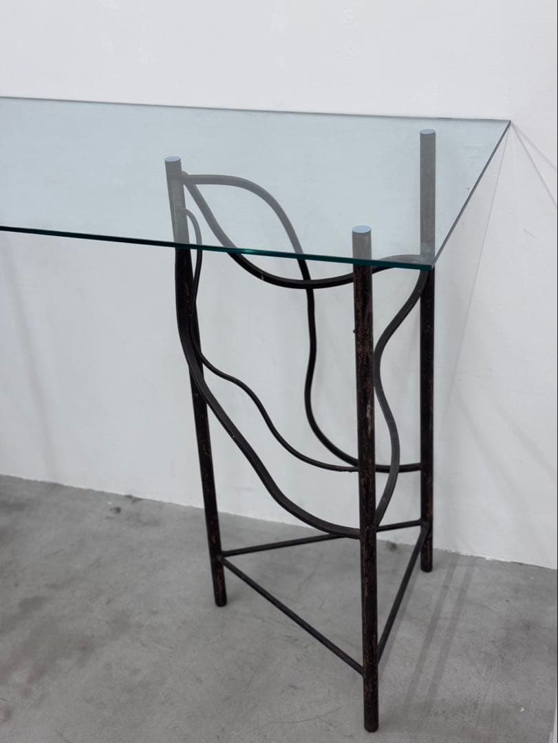 ハイテーブル ガラス天板 アイアン 鉄脚 鉄造形 店舗什器 家具 曲線デザイン