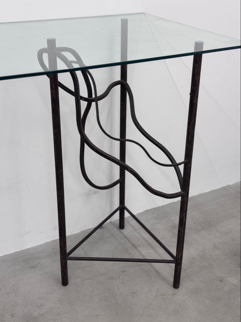 ハイテーブル ガラス天板 アイアン 鉄脚 鉄造形 店舗什器 家具 曲線デザイン
