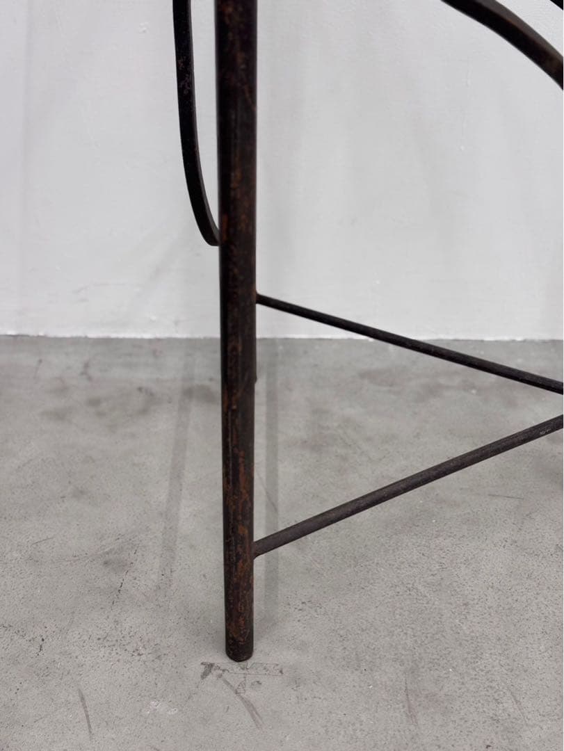 ハイテーブル ガラス天板 アイアン 鉄脚 鉄造形 店舗什器 家具 曲線デザイン