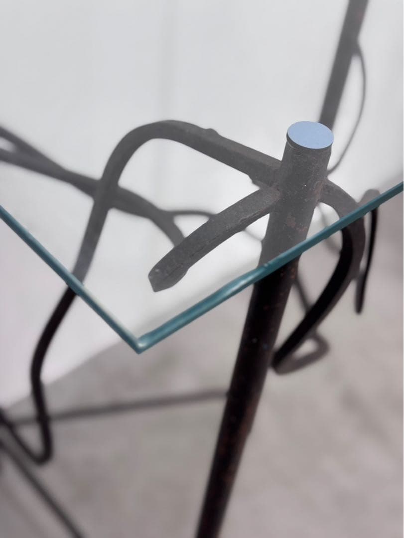 ハイテーブル ガラス天板 アイアン 鉄脚 鉄造形 店舗什器 家具 曲線デザイン