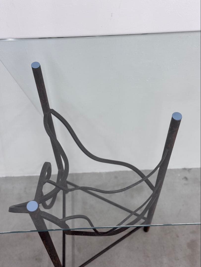 ハイテーブル ガラス天板 アイアン 鉄脚 鉄造形 店舗什器 家具 曲線デザイン