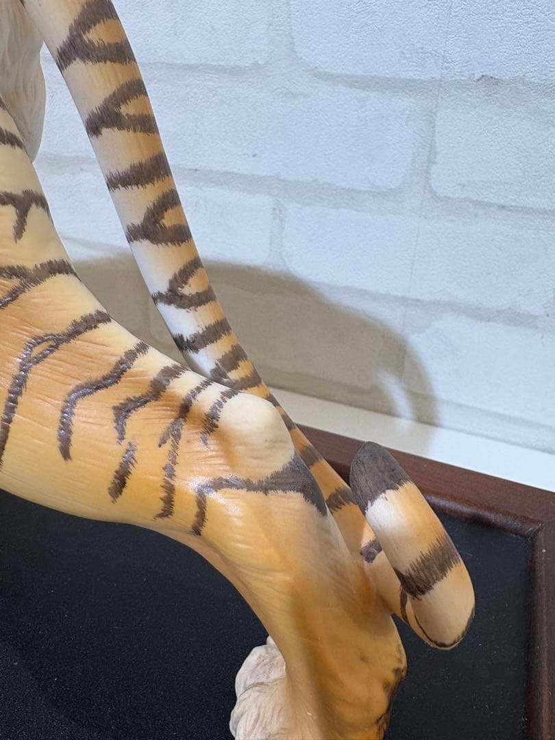 ベンガルトラ　トラの彫刻 フランクリン　ミント　台付