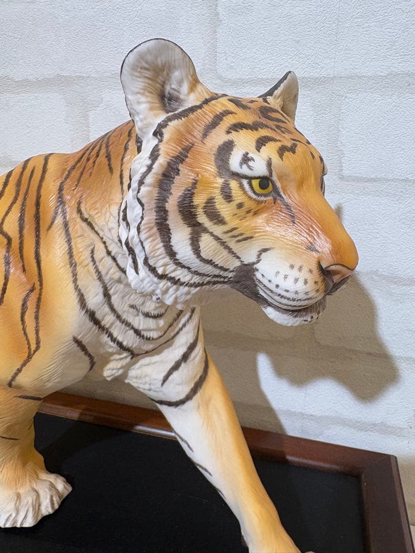 ベンガルトラ　トラの彫刻 フランクリン　ミント　台付