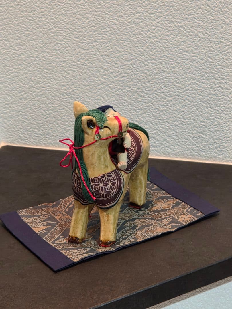 干支　陶器製 馬と子供の置物　桐箱台座付き