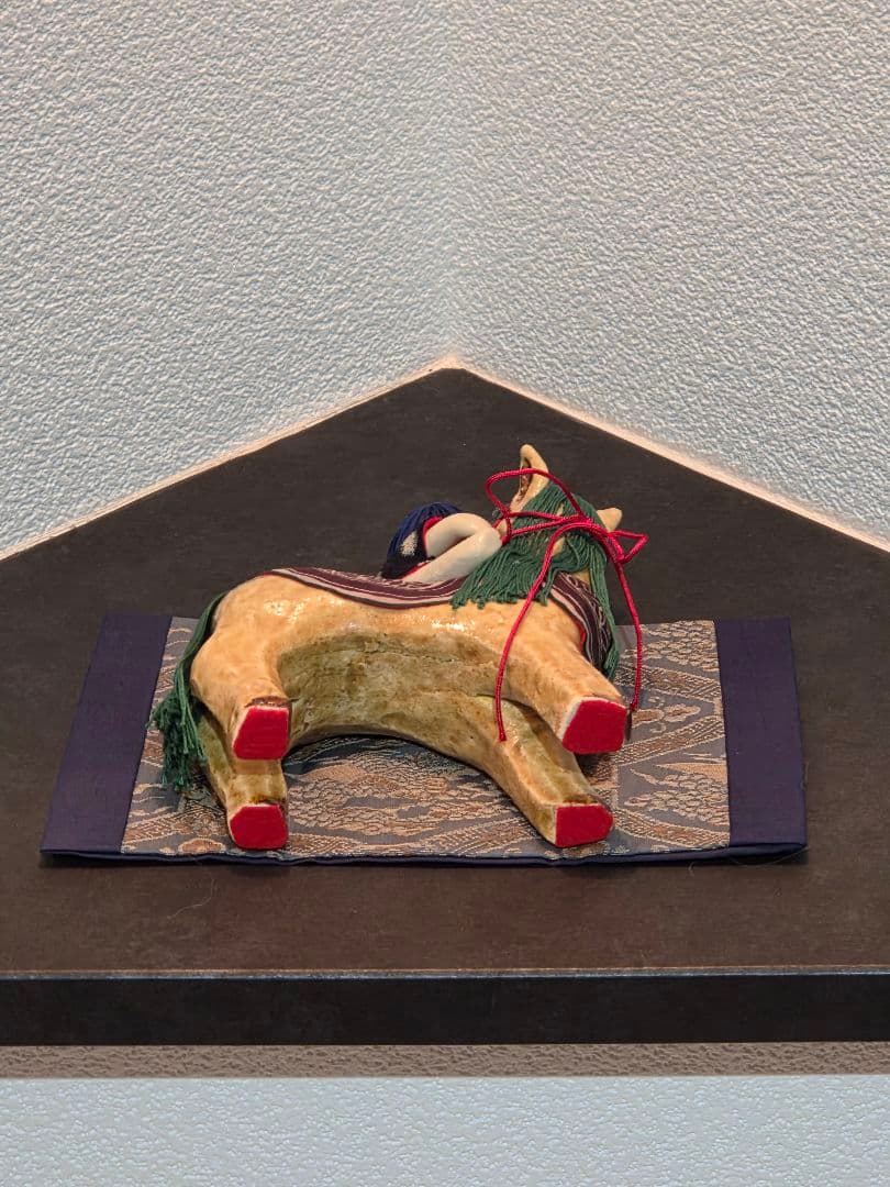 干支　陶器製 馬と子供の置物　桐箱台座付き