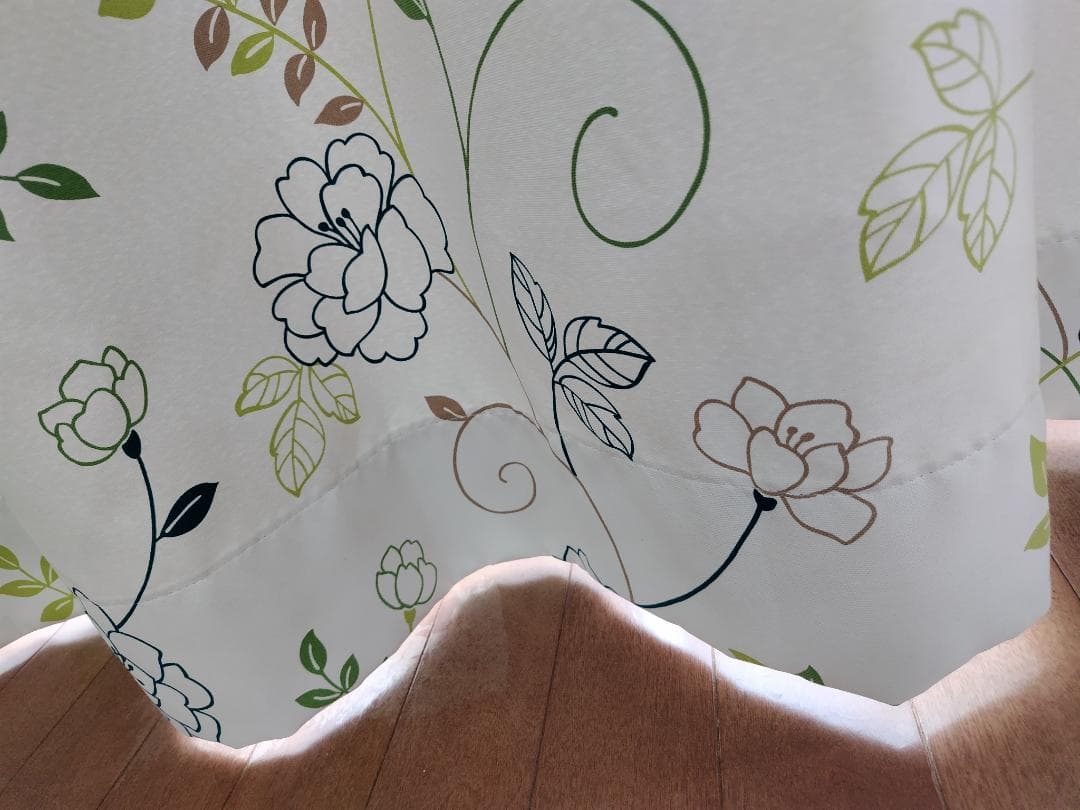 遮光カーテン　植物柄