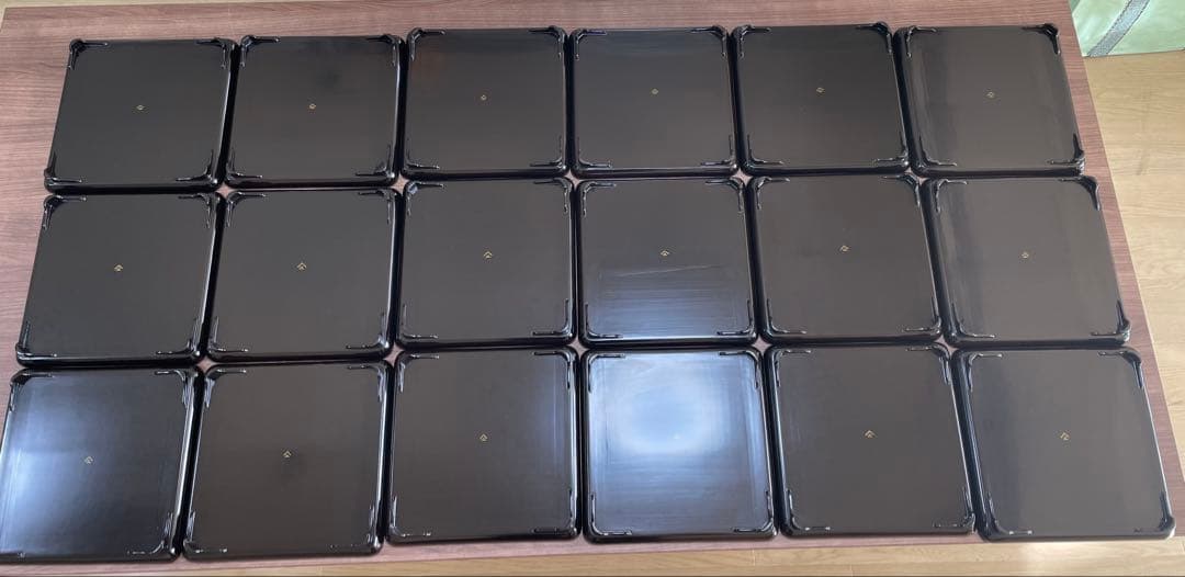 現状品】輪島塗 漆器 黒 足付き膳 御膳 金彩 松 18客 レトロ 割烹屋